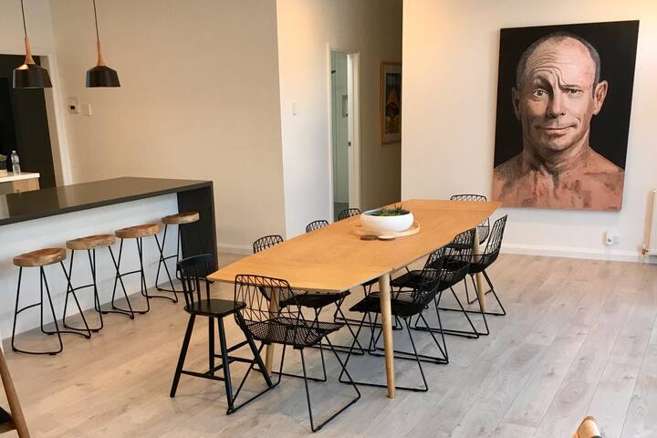 Resort Style 5 Bedroom Home in Old Torquay gallery image 4