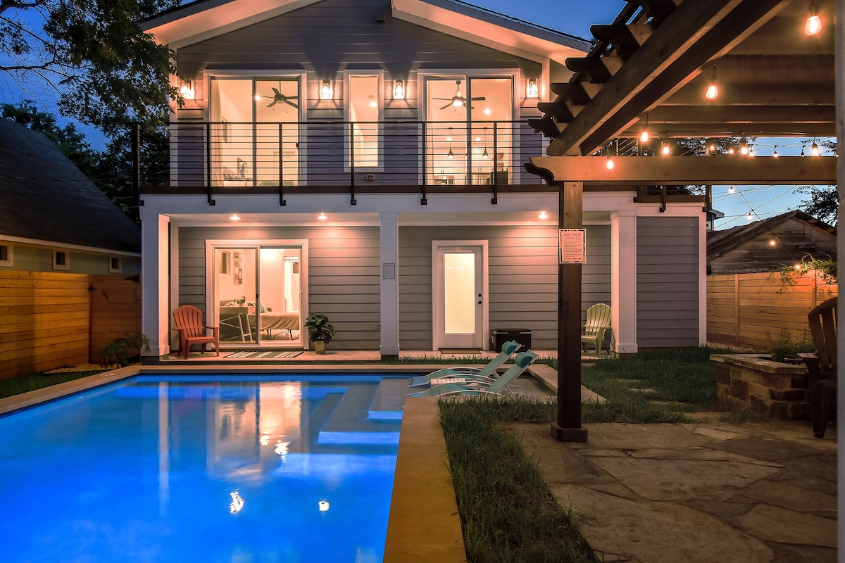 Bright + Chic Back House | Walk Downtown