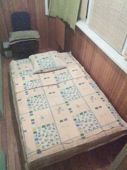Extra long bed 210 cm 6.9 ft