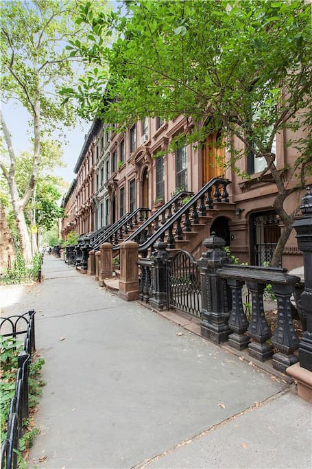 Our block leads to the park and is a few minutes to subways, cafes.
