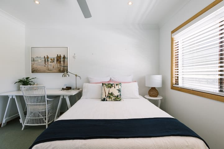 Resort Style Beach House Bed 1 with En-suite.