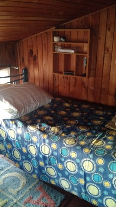 Cama individual.