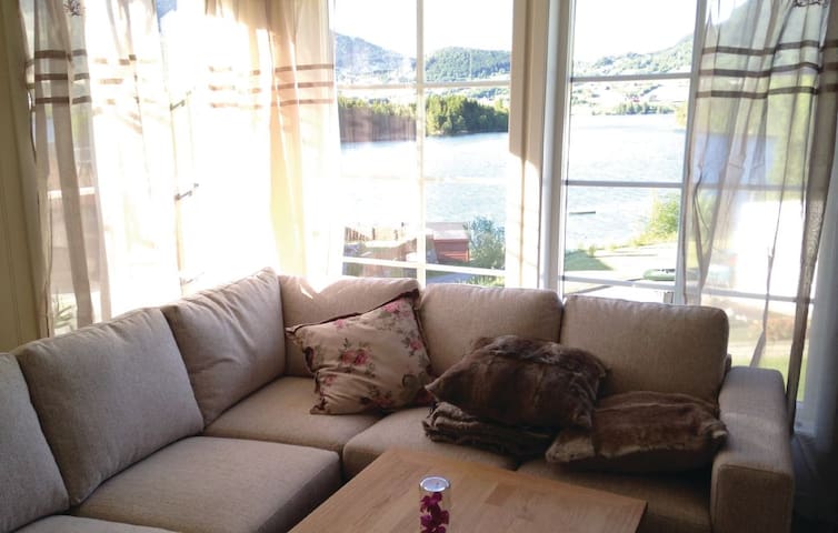 Cosy apartment with private entrance and porch