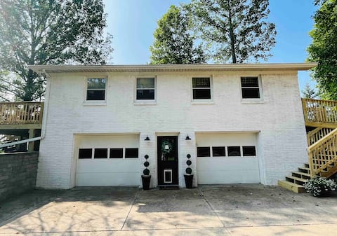 Mable’s Farm Country setting near Ruoff/Grand Park