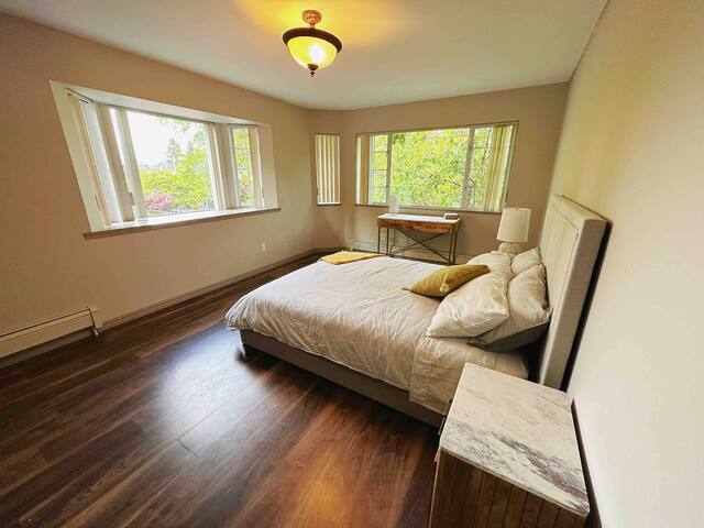 UBC forest trailhead villa ,beaches within walking gallery image 5