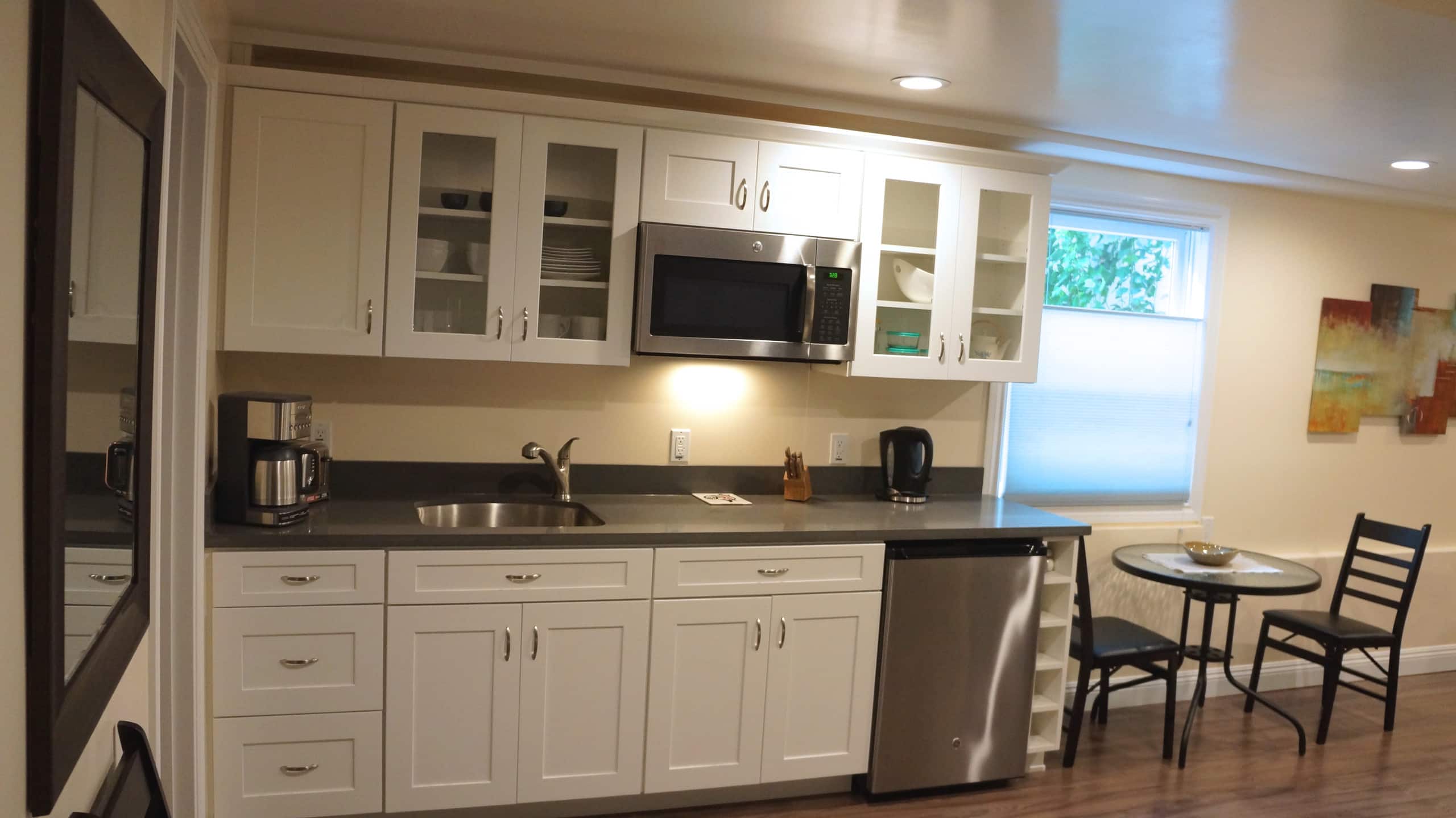 The Suite! Large cozy studio with private entrance - Image 9