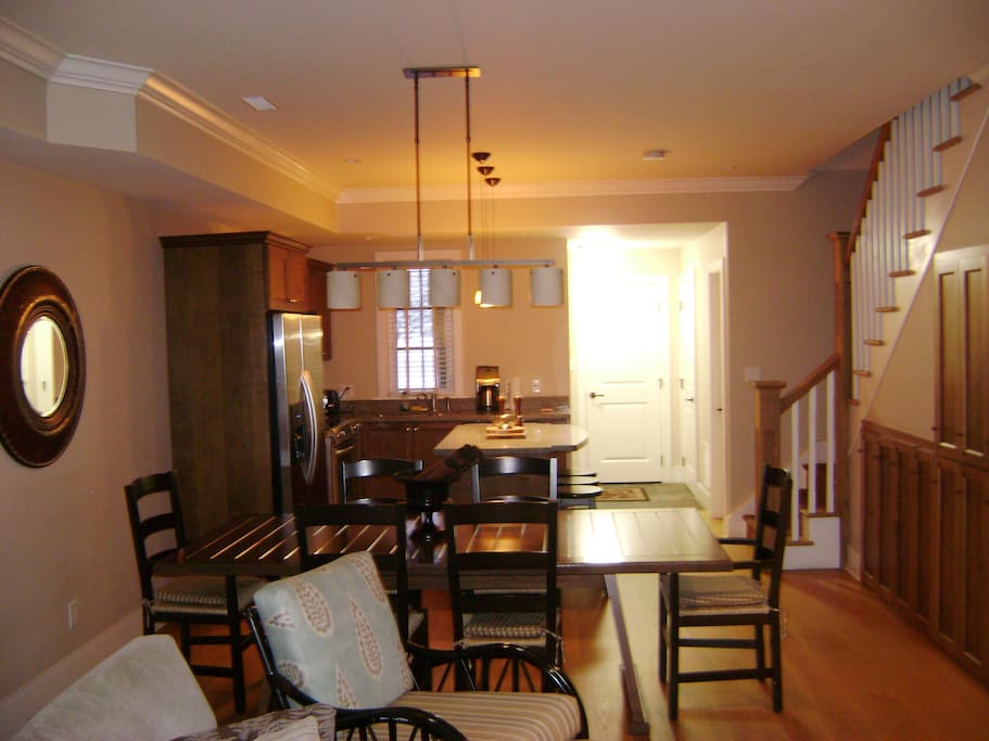 Kitchen & Dining Area