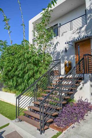 Modern style Home pool & Spa Los Angeles gallery image 5