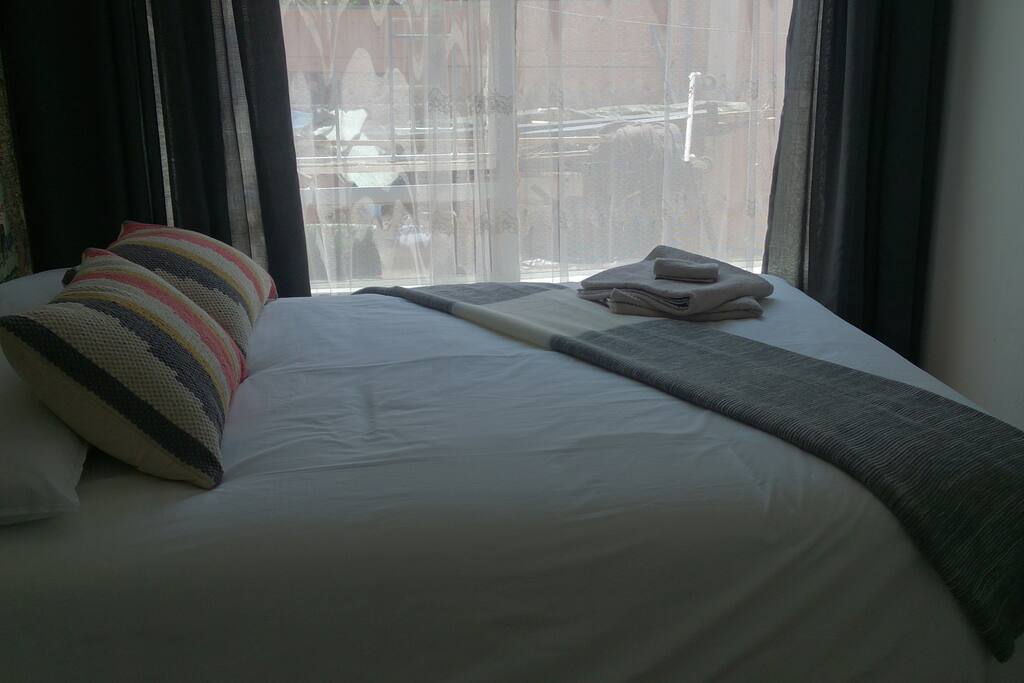 Maroela Tree Room - Comfortable and sunny bedroom with lots of light
