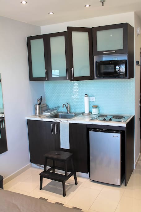 Fully-renovated kitchenette