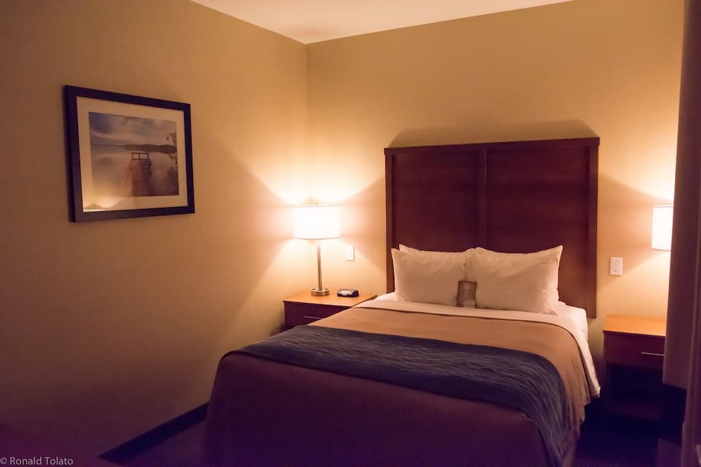 1 Queen Size Bed in a Separate Room