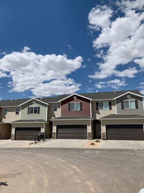 Family friendly townhome w/ designated workspace.