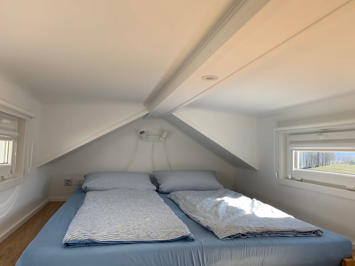 Sleeping alcove