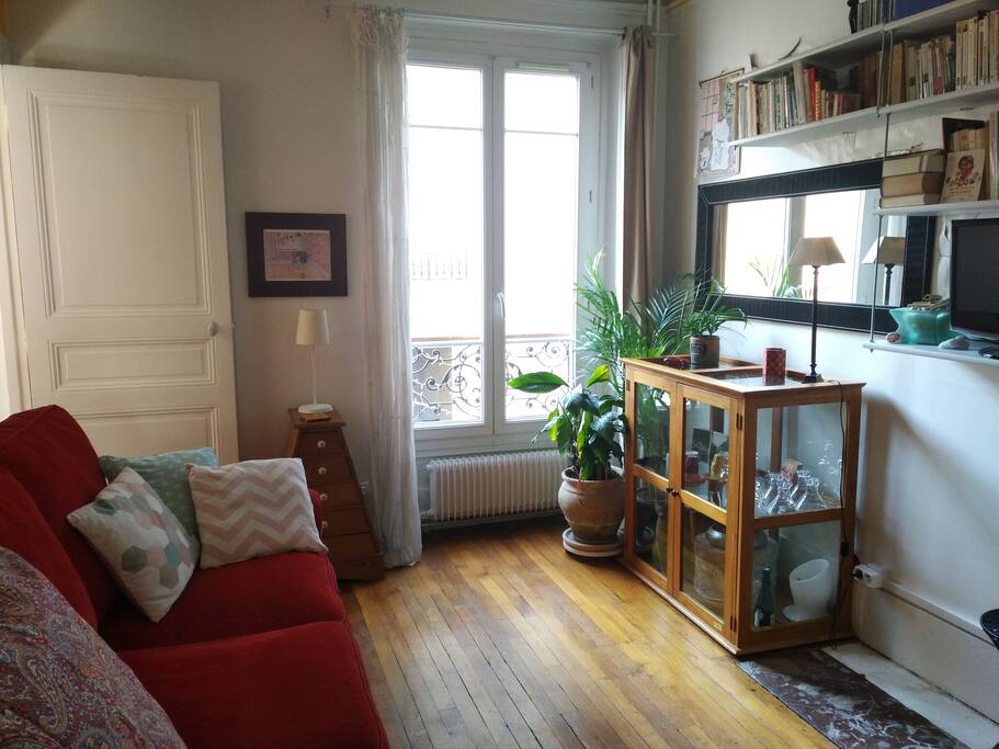 Le canapé-lit (160cm) du salon