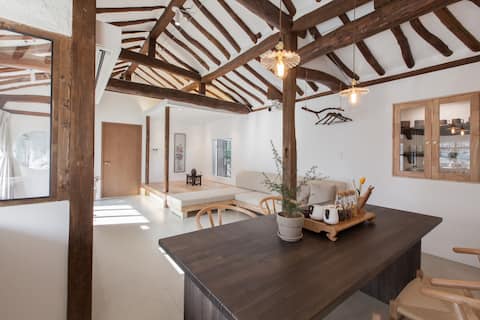 한옥스테이 '늦잠' ,  당신의 여행이 마지막까지 여유로울 수 있도록.