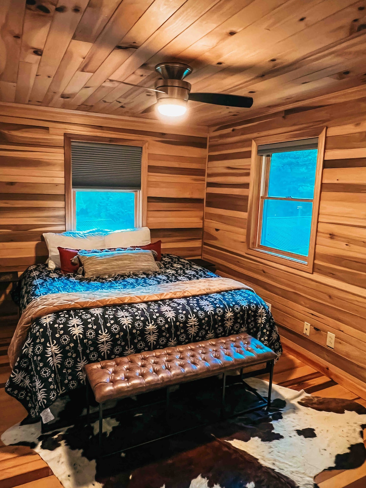 Spavaća soba na katu br. 3 s BRAČNIM krevetom.