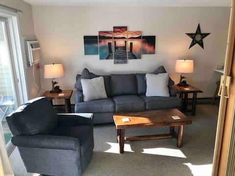 Live your Best Lake Winni Life! Cozy Condo FUN!