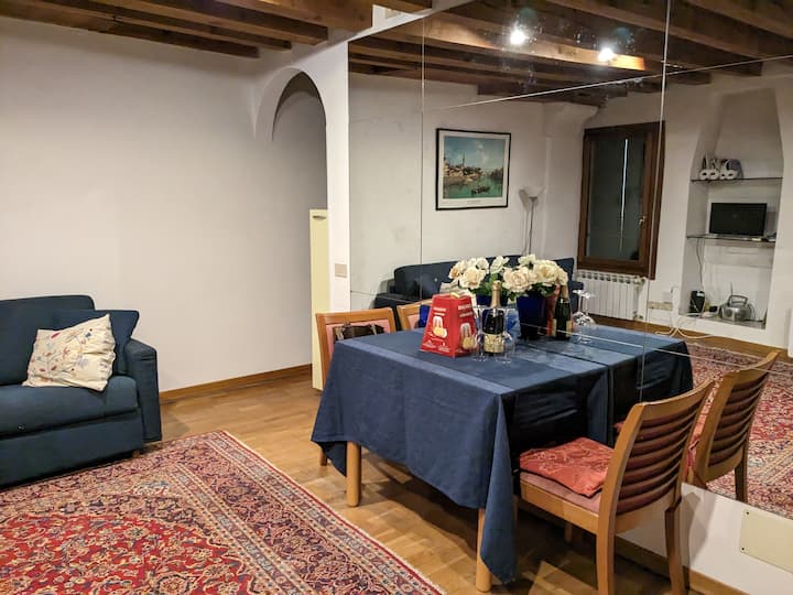 Casa Di Charme Venezia
Sette Finestre Su Due Lati - Venice