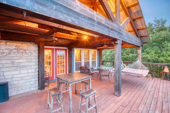 Lovely Home with great views – POOL/SPA sleeps 14! gallery image 5