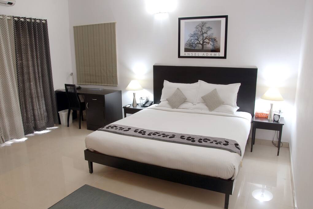 1 Bedroom Studio - King Bed Room