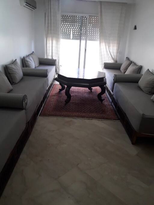 Salon avec balcon