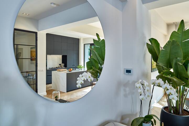 Luxury family house with garden next to Vondelpark gallery image 5