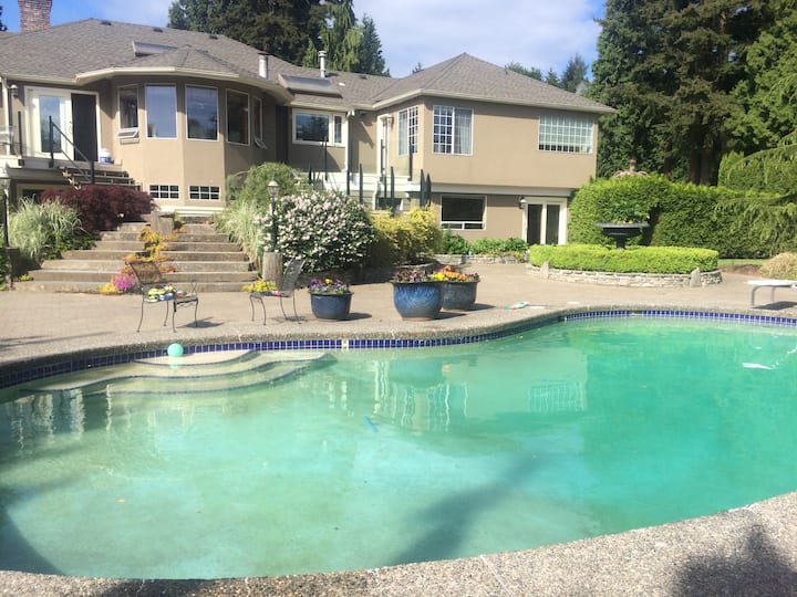 Paradise Estate - Serene, Private Villa Acreage - Surrey