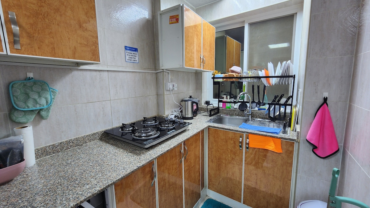 Top performing Airbnb: D Budget loft w/ private bath, own balcony in Al Muraqqabat