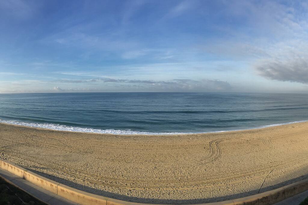 Beach out front of house if beautiful with 2 board walks and walk to food and shopping