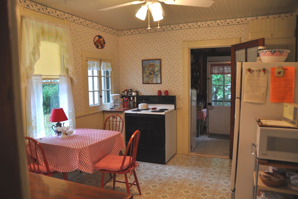 Eat-in kitchen