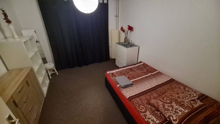 Schöne 3 Schlafzimmer Zimmer Wohnung mit 4 Betten. gallery image 5