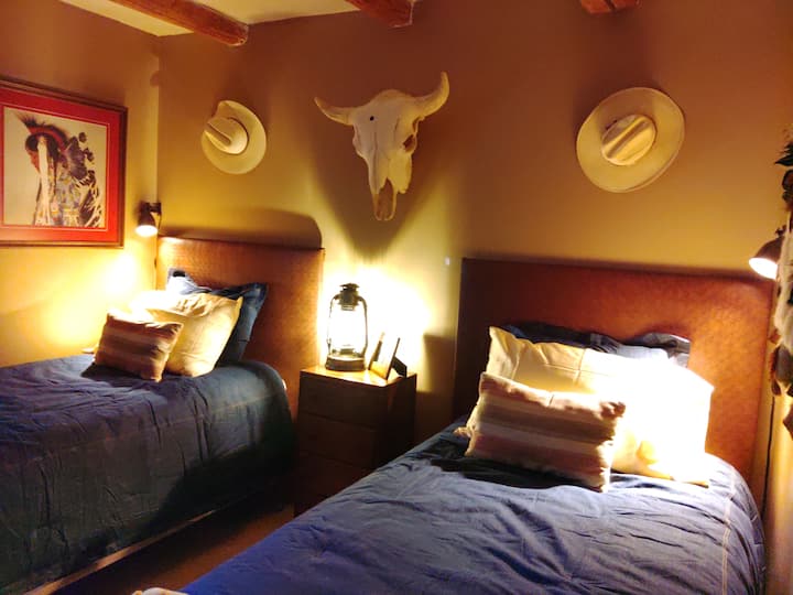 Spálňa s oddelenými lôžkami.  Western/Santa Fe.  Lôžka sú oddelené XL
