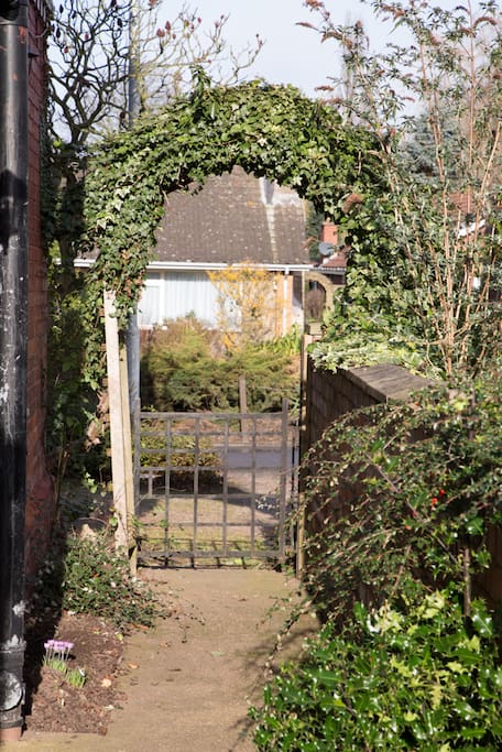Path leading to the Annex