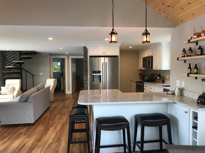 12 Airbnb Vacation Rentals Near Lake Winnipesaukee, New Hampshire