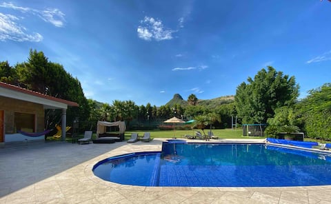 Luxury House in Malinalco with Pool and Paddle Tennis