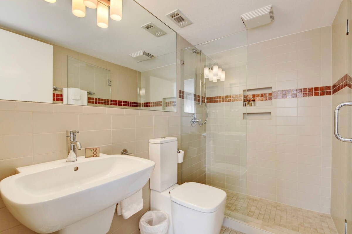 Downtown/Whole Foods HQ - Executive Road Suite
