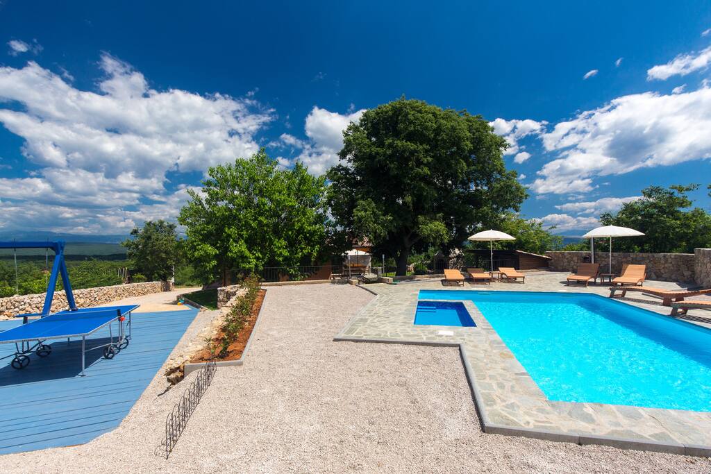 Swimming pool