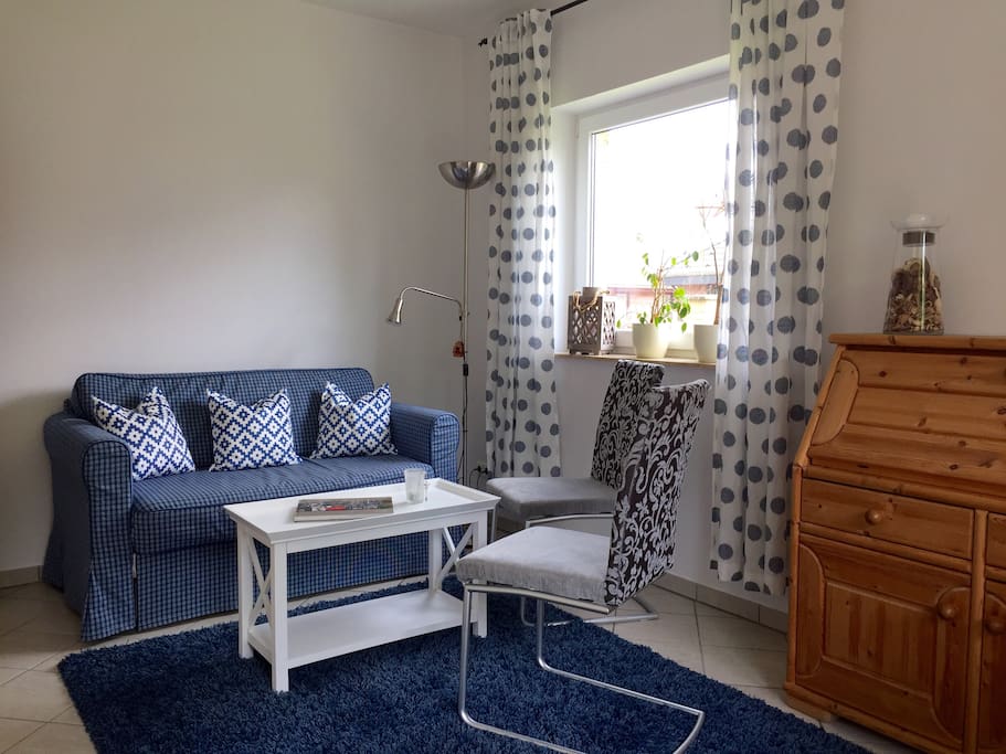 Wohnzimmer mit Schlafcouch bei Bedarf für 2. Person ( 1,20 x 2 m)
