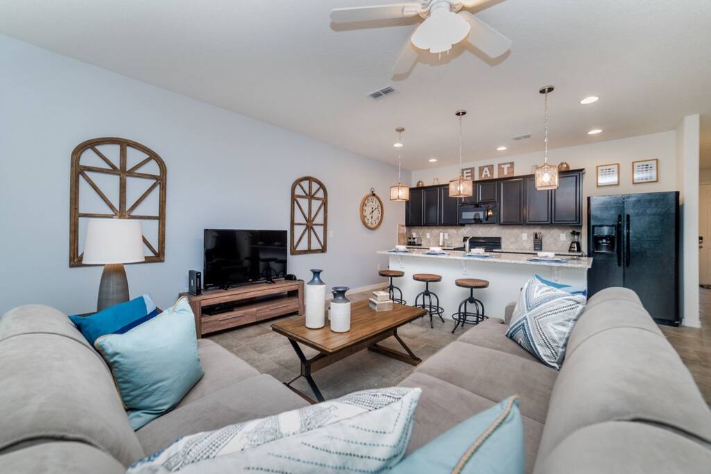 Spacious entertainment area with counter seating for 4