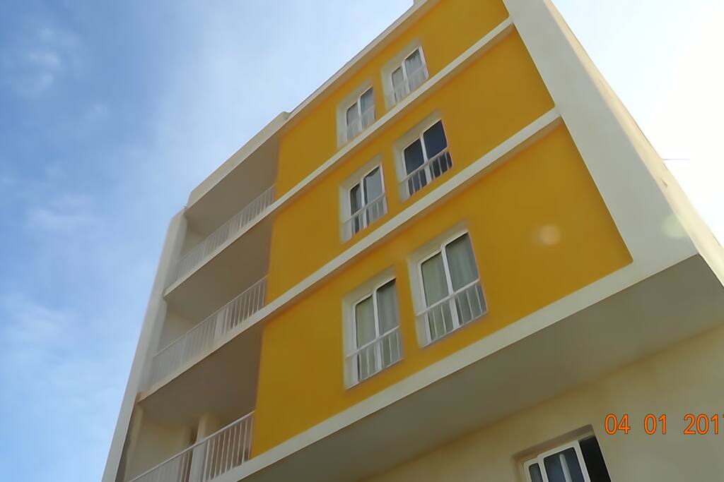 Immeuble de 4 étages est construit avec les standards européen.
L’appartement est au 3ème. étage.