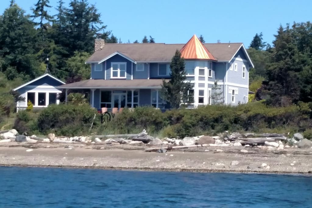 3200sf two-story seaside relaxation with low-bank beach access and 600sf detached games parlor