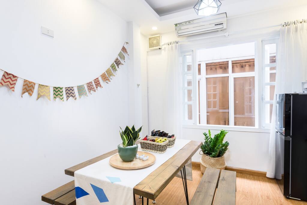We provide all the neccesity amenities if you need simple cooking at home such as fridge, microwave, kettle, toaster, pots, pans,dishes, etc.