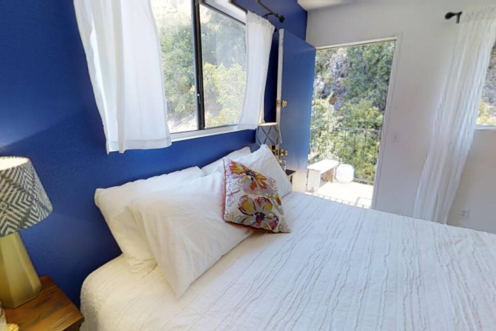 Clean and Bright with Private
Entrance
