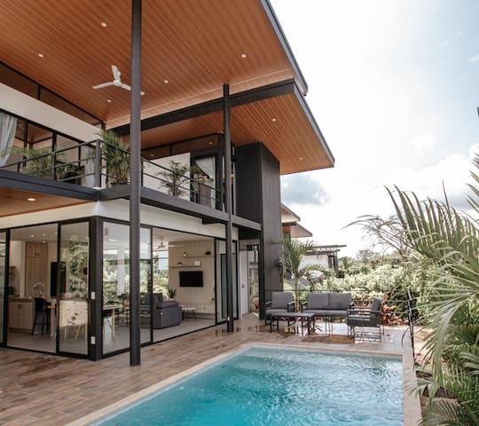 Villa Aroha avec piscine privée, près des plages