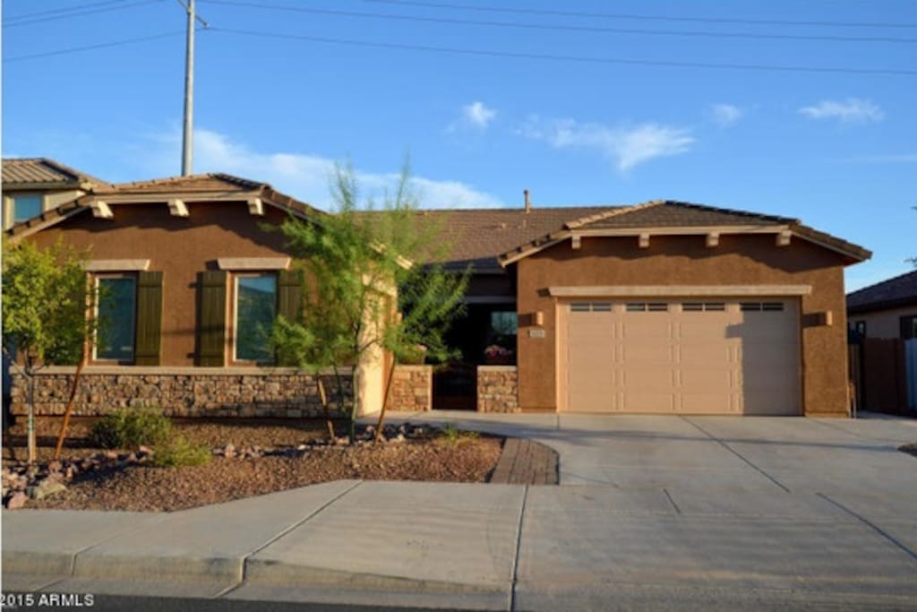 Front view of house
Exec Guest Suite is on Left side.