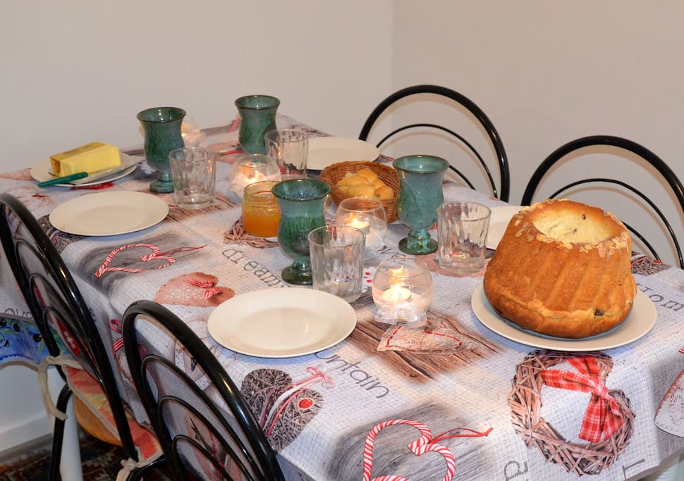 le petit déjeuner alsacien avec son fameux Kougelhopf