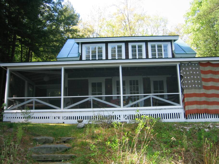 Front PorchSpacious Porch