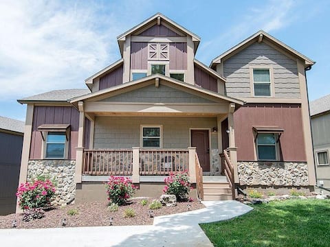 Foggy Bay Hideaway Perfect location. 6 bed 5 bath
