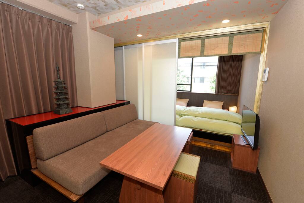 The bedroom can be caught in the dining room and the sliding door.
Japanese sliding door = "Fusuma"