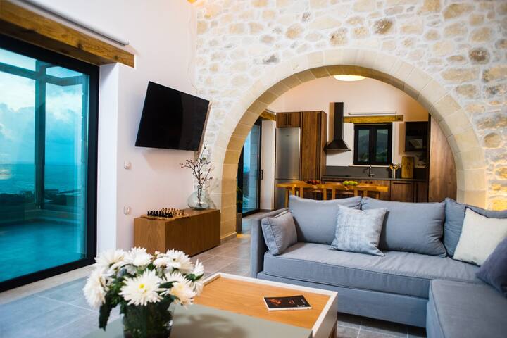 Villa Bespoke, sea view, heated pool, jacuzzi, 3BD gallery image 5